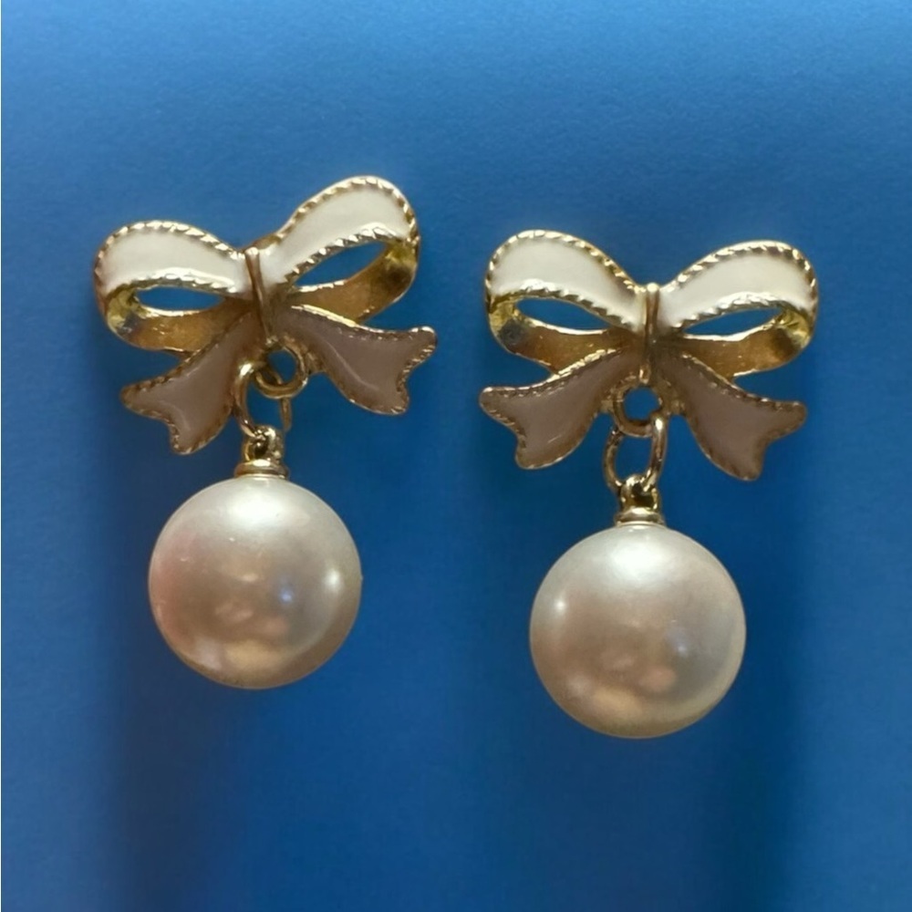 Elegant Bow and Pearl Earrings